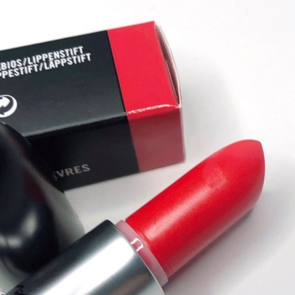 Mac Lipstick Cremesheen 232 Dozen Carnations NEW with TAGS - Picture 7 of 7